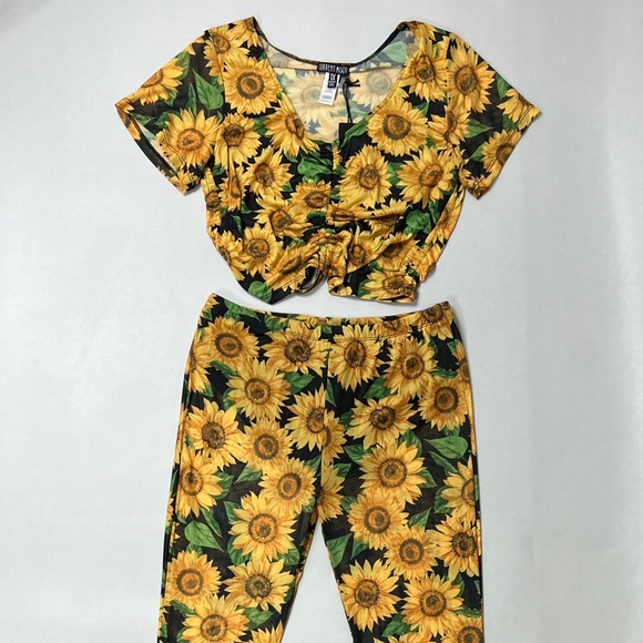 Daisy Outfit - Picture 3 of 3